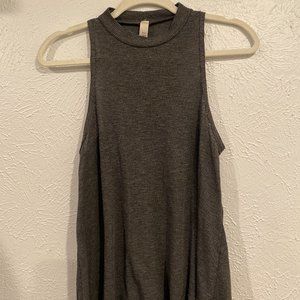 Jolie grey flowy tank top S